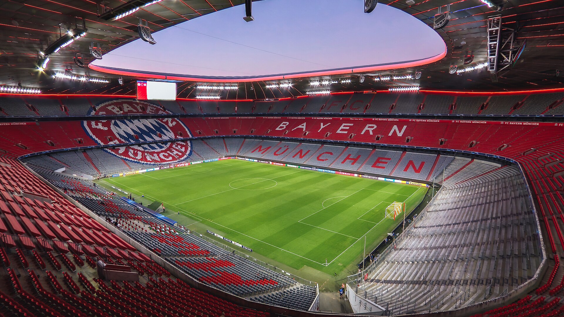 Tazza Ufficiale FC Bayern München Magic Arena, Capacità 0,3 Litri. Logo Stampato, Regalo Perfetto Per I Tifosi. Non Adatta A Lavastoviglie E Microonde.
